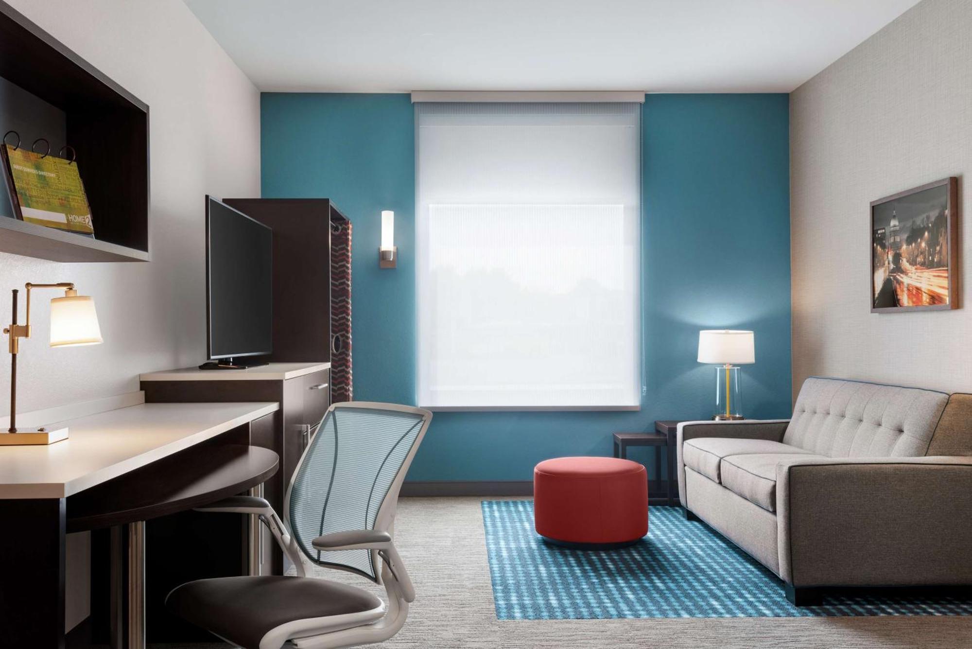 Home2 By Hilton Alliant Energy Center 3*